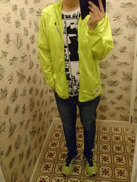 「adidas（アディダス）のアイテム（トレンチコート）」を使った、Dasabala Limさん（メンズ・185cm）の春コーディネート