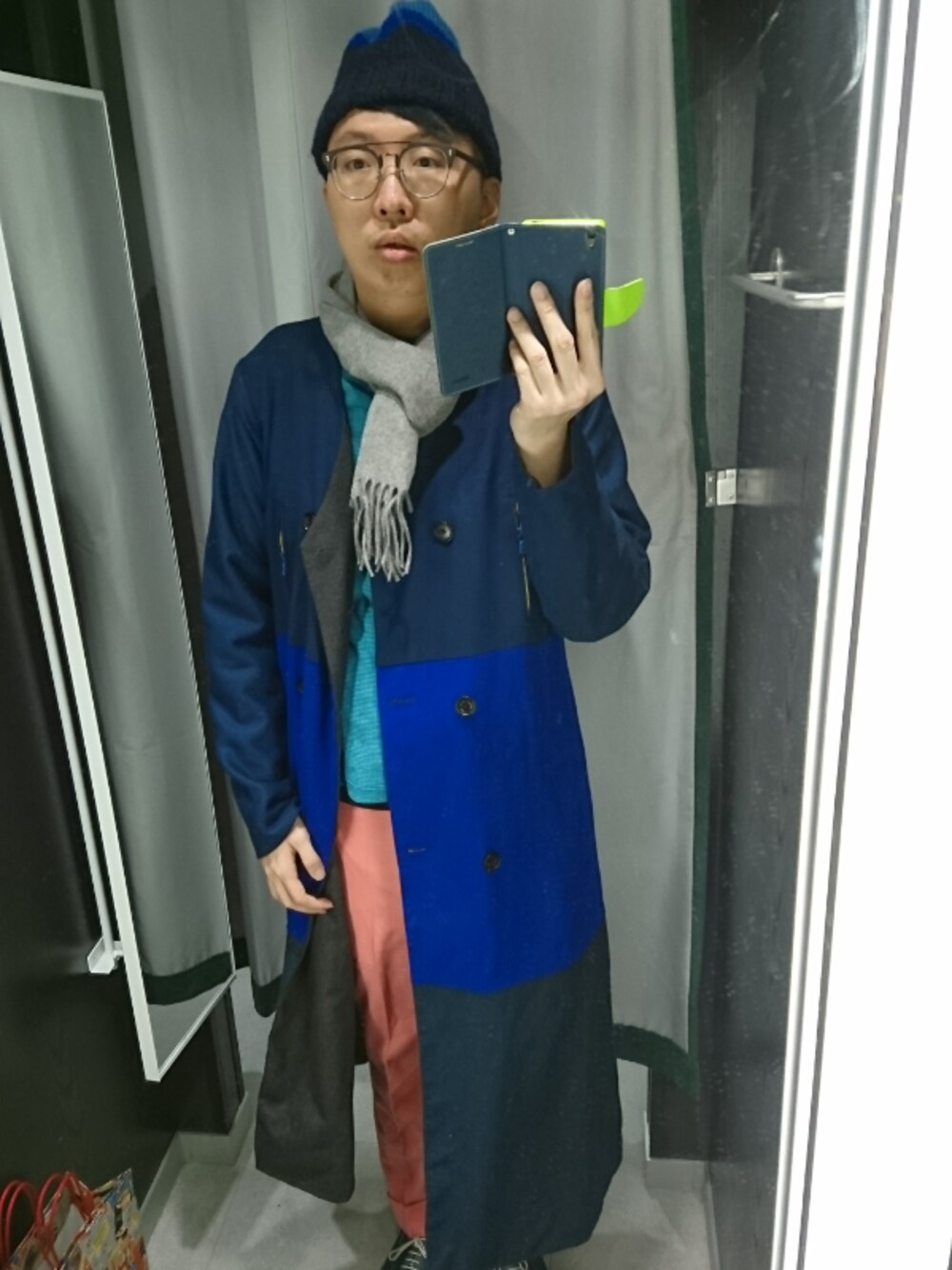 「ootd、outfit、冬、Dasabala Lim、Overcoat、cashmere、hkboy、Hong Kong、street、men」｜「skerveのアイテム（ニットキャップ/ビーニー、その他）」を使った、Dasabala Limさん（メンズ・185cm）の冬コーディネートの1枚目の写真