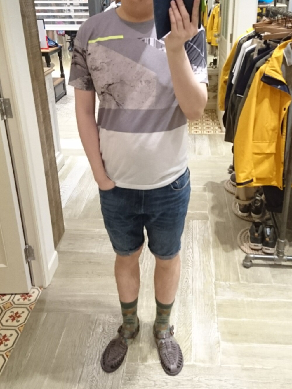 「hkboy、street、men、夏コーデ、ootd、Hong Kong、streetstyle、outfit」｜「ZARAのアイテム（Tシャツ/カットソー、その他）」を使った、Dasabala Limさん（メンズ・185cm）の夏コーディネートの1枚目の写真