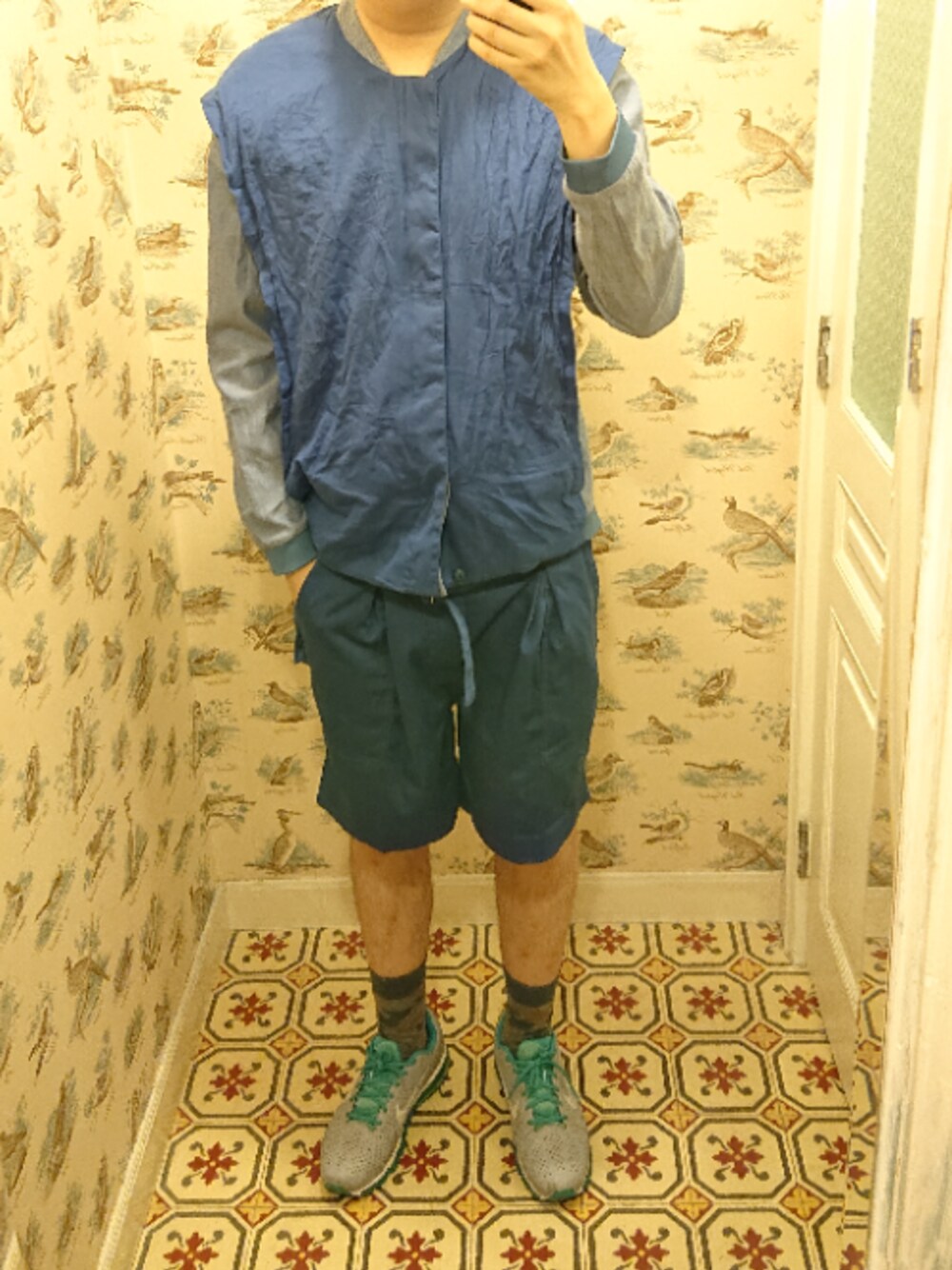 「ootd、秋コーデ、outfit、hkboy、Hong Kong、streetstyle、men」｜「initialのアイテム（シャツ/ブラウス、ブルー系）」を使った、Dasabala Limさん（メンズ・185cm）の秋コーディネートの1枚目の写真
