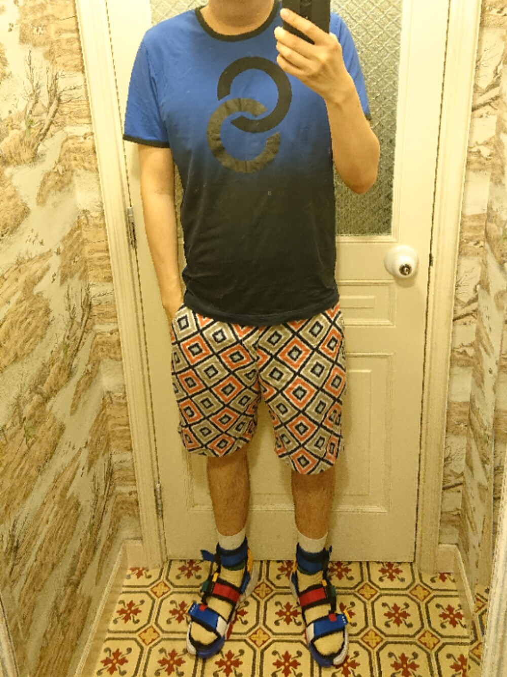 「ootd、outfit、夏、街頭穿搭、Li-ning、hkboy、Hong Kong、street、men」｜「GAPのアイテム（カーゴパンツ、その他）」を使った、Dasabala Limさん（メンズ・185cm）の夏コーディネートの1枚目の写真
