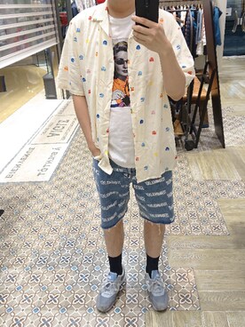 「PULL&BEAR（プルアンドベア）のアイテム（Tシャツ/カットソー）」を使った、Dasabala Limさん（メンズ・185cm）の夏コーディネート