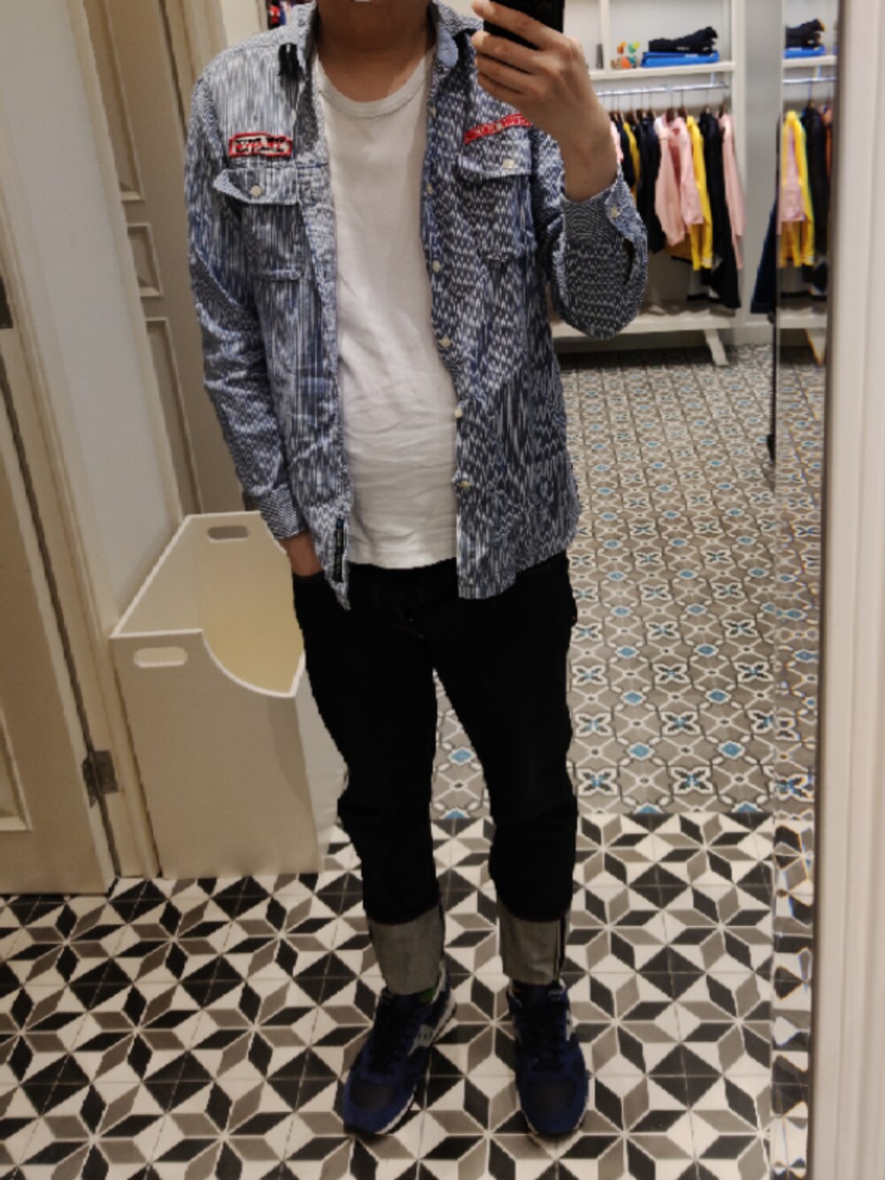 「古着、vintage、ootd、outfit、hkboy、Hong Kong、streetstyle、men」｜「鹿牌のアイテム（Tシャツ/カットソー、ホワイト系）」を使った、Dasabala Limさん（メンズ・185cm）の春コーディネートの1枚目の写真