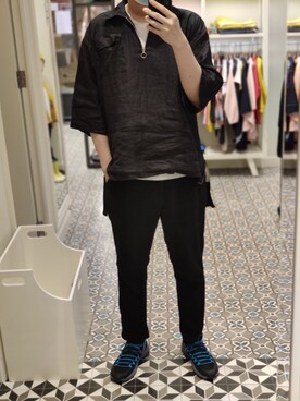 「COS（コス）のアイテム（スラックス）」を使った、Dasabala Limさん（メンズ・185cm）の夏コーディネート