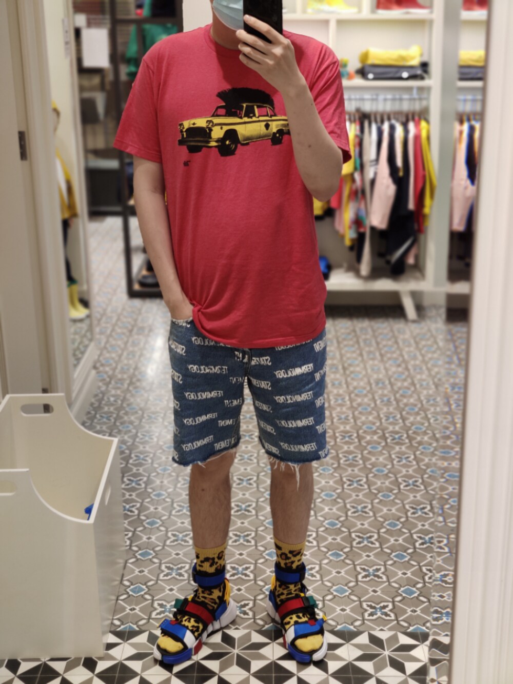 「Li-ning、ootd、outfit、夏、hkboy、Hong Kong、streetstyle、men」｜「HMVのアイテム（Tシャツ/カットソー、その他）」を使った、Dasabala Limさん（メンズ・185cm）の夏コーディネートの1枚目の写真