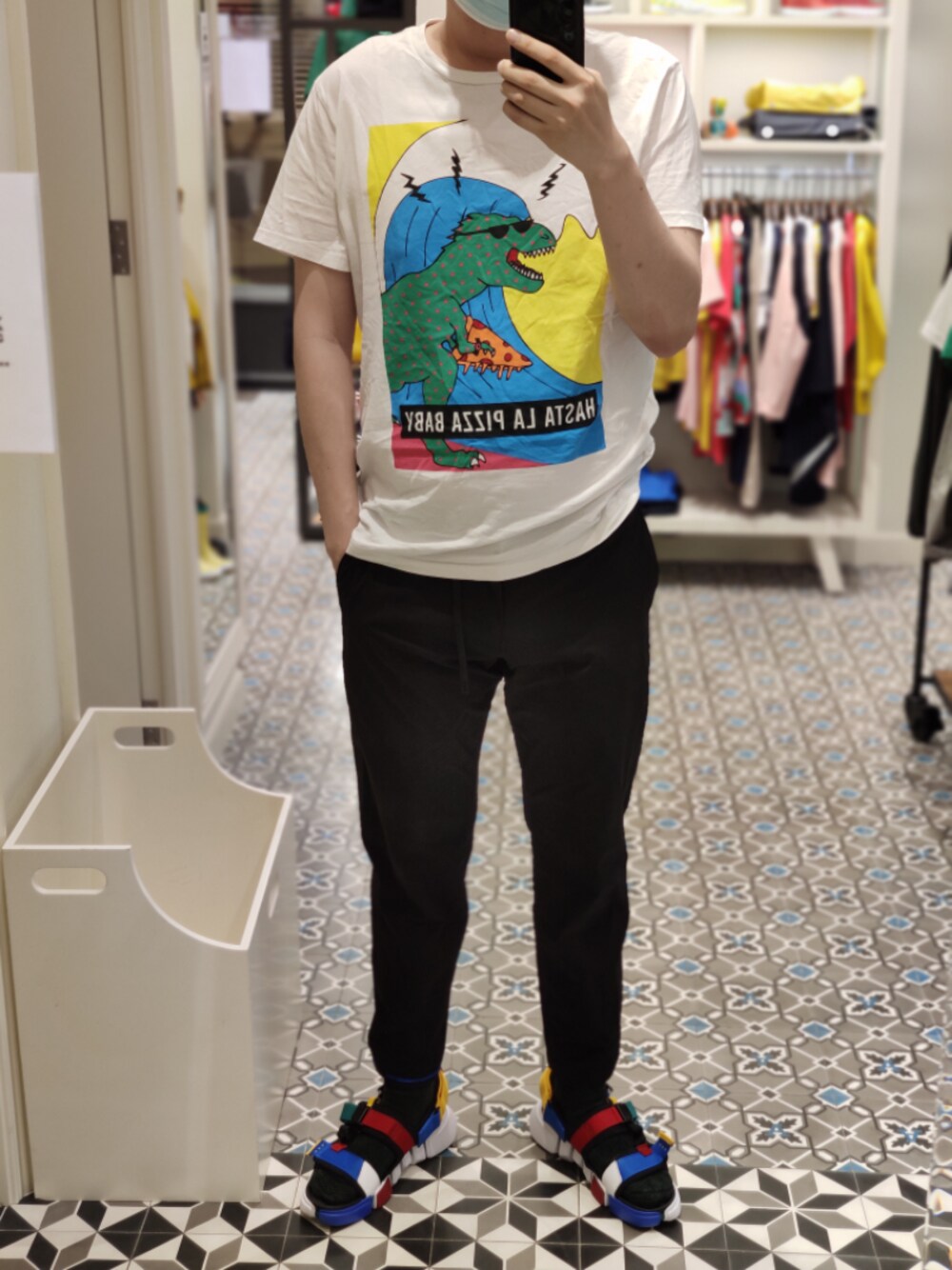 「ootd、outfit、Li-ning、hkboy、悟道 预热、Hong Kong、streetstyle、men、夏、街頭穿搭」｜「H&Mのアイテム（Tシャツ/カットソー、その他）」を使った、Dasabala Limさん（メンズ・185cm）の夏コーディネートの1枚目の写真