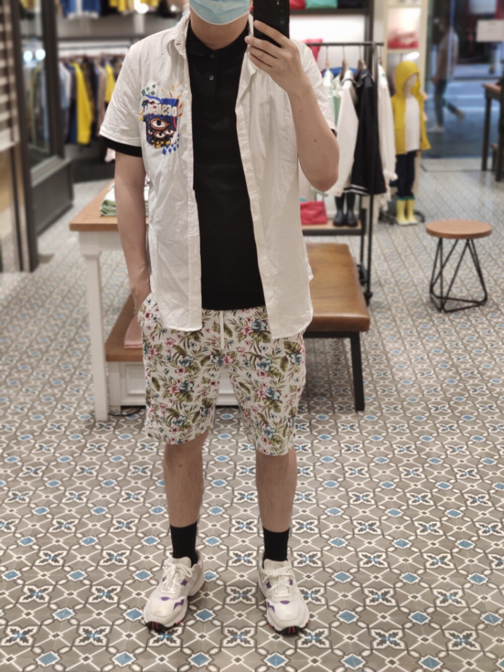 「ootd、outfit、hkboy、Hong Kong、streetstyle、men、夏、街頭穿搭、球鞋」｜「COSのアイテム（ポロシャツ、ブラック系）」を使った、Dasabala Limさん（メンズ・185cm）の夏コーディネートの1枚目の写真
