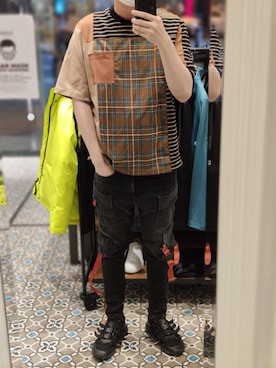 「WHITE MOUNTAINEERING（ホワイトマウンテニアリング）のアイテム（Tシャツ/カットソー）」を使った、Dasabala Limさん（メンズ・185cm）の秋コーディネート