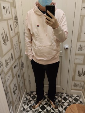 「BEN DAVIS（ベンデイビス）のアイテム（ジャージ）」を使った、Dasabala Limさん（メンズ・185cm）の冬コーディネート