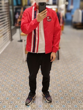 「アイテム（ノーカラージャケット、レッド系）」を使った、Dasabala Limさん（メンズ・185cm）の春コーディネート