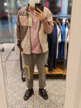 「CONVERSE（コンバース）のアイテム（ナイロンジャケット）」を使った、Dasabala Limさん（メンズ・185cm）の春コーディネート