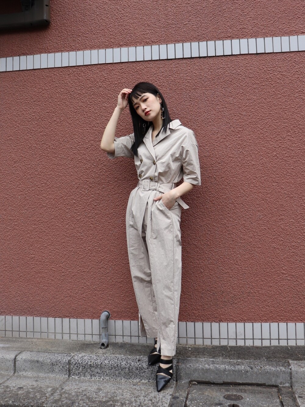 「サロペット、オールインワン、murua、休日スタイル、大人コーデ、モード、きれいめカジュアル、春コーデ、ラクチンコーデ」｜「MURUAのナイロンジャンプスーツ（つなぎ/オールインワン、ベージュ系）」を使った、金澤 葵さん（レディース・158cm）の冬コーディネートの1枚目の写真