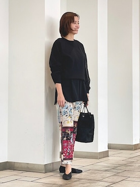 「クルーネックTシャツ」｜「アイテム（バレエシューズ）」を使った、山下さん（レディース・168cm）の冬コーディネート
