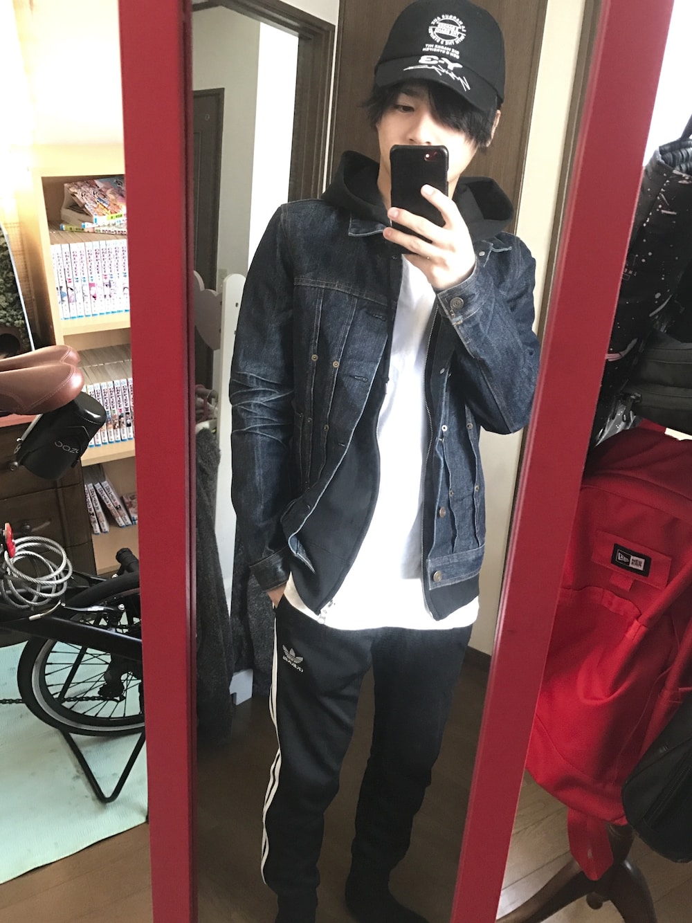 「シンプルコーデ、カジュアル、デニムジャケット、Champion、アディダスオリジナルス、Y-3、ストリート」｜「Y-3のY-3 STREET CAP（キャップ、ブラック系）」を使った、106さん（メンズ・166cm）の冬コーディネートの1枚目の写真