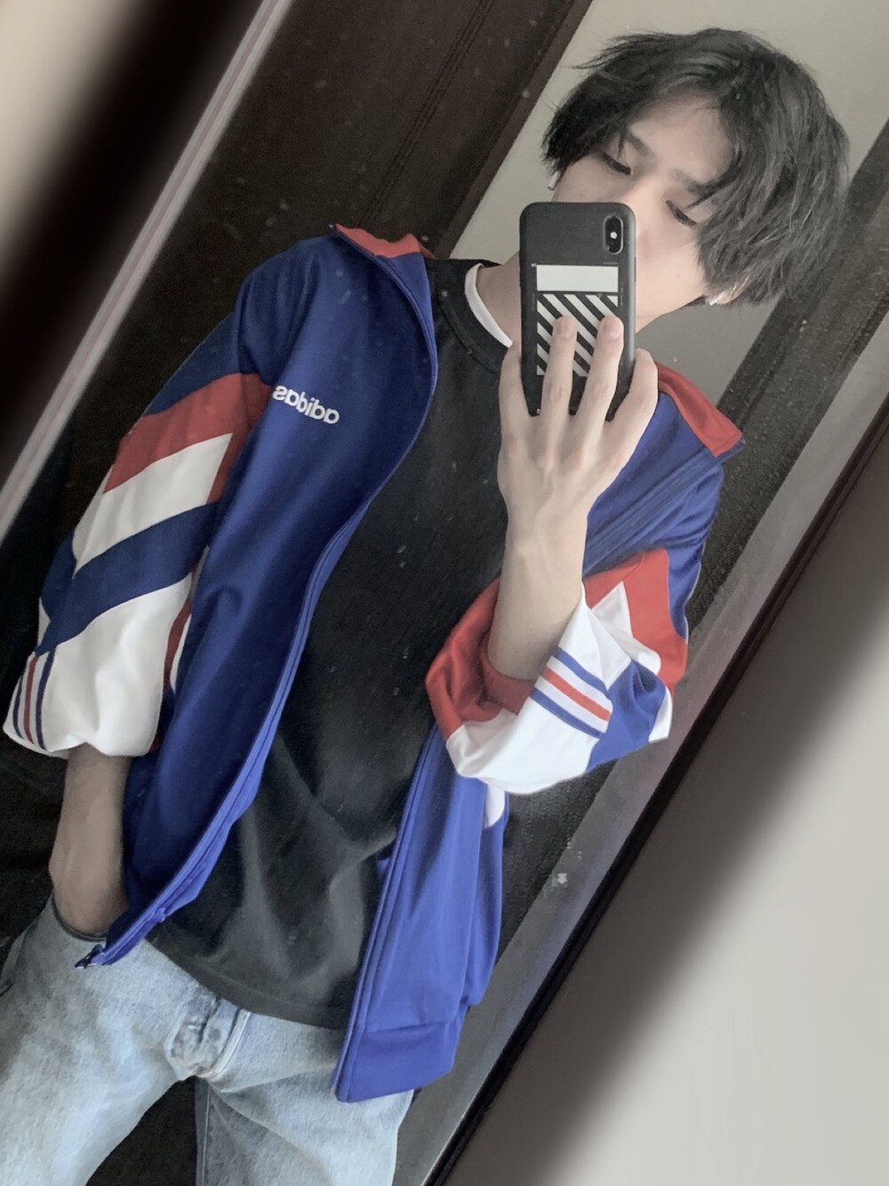 「カジュアルコーデ、アディダスオリジナルス、adidas originals、Champion、t1011、Levi's、501skinny」｜「adidas Originalsのアイテム（ジャージ、ブルー系）」を使った、106さん（メンズ・166cm）の春コーディネートの1枚目の写真