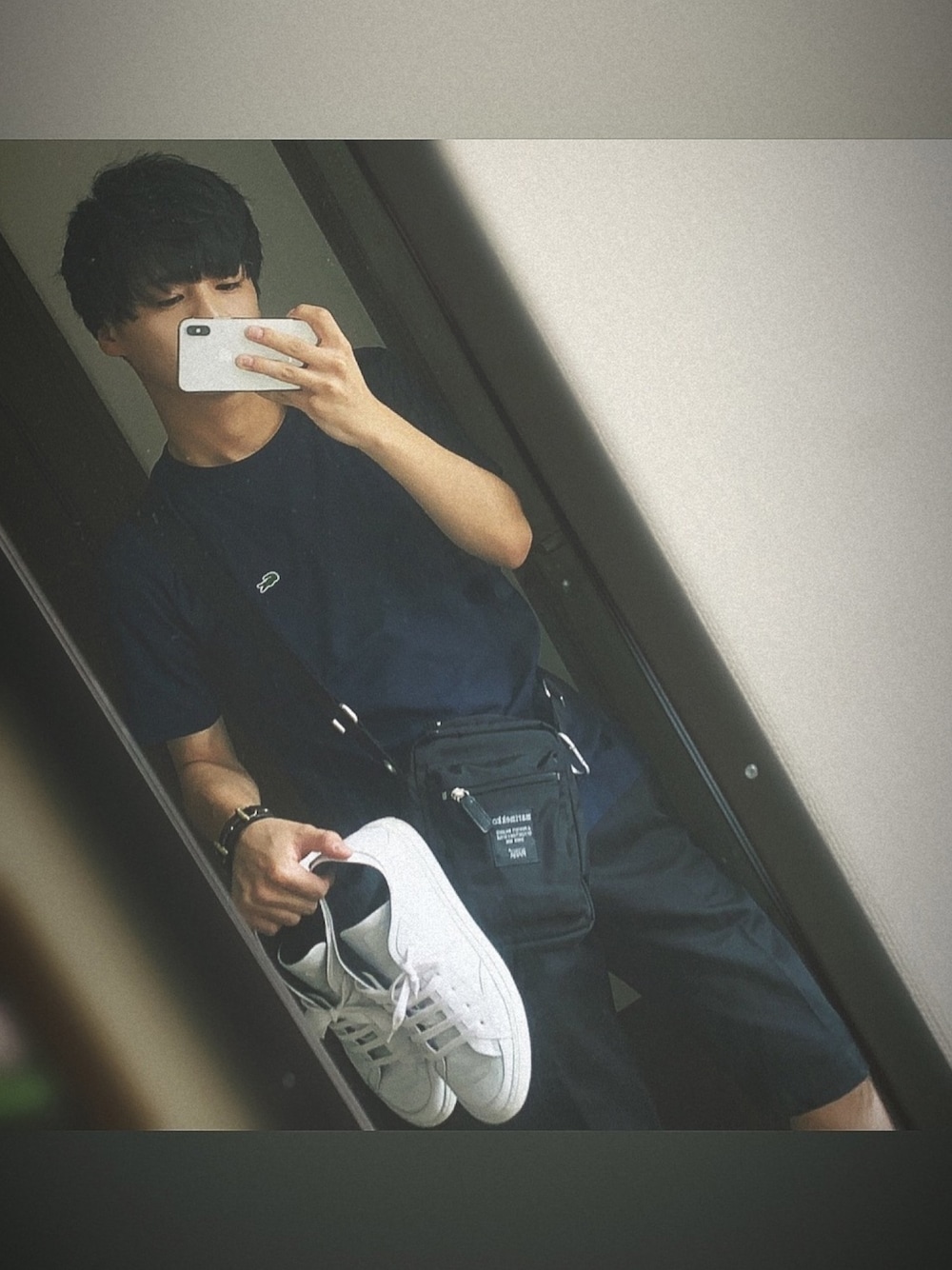 「MM6、Maison Martin Margiela、LACOSTE、大人カジュアル、シンプル、ブレスレット、チノパン、ショートパンツ、白スニーカー」｜「LACOSTEのアイテム（Tシャツ/カットソー、ブルー系）」を使った、106さん（メンズ・166cm）の夏コーディネートの1枚目の写真