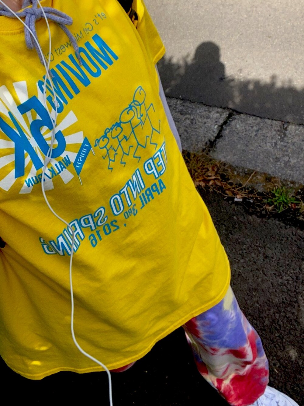 「ゆるコーデ、レイヤード、いいね、save、フォローお願いします🤑、おしゃれさんと繋がりたい、古着、古着好きな人と繋がりたい、古着女子、ダンス、タイダイ柄」｜「古着のアイテム（Tシャツ/カットソー、イエロー系）」を使った、ココさん（レディース・168cm）の秋コーディネートの1枚目の写真
