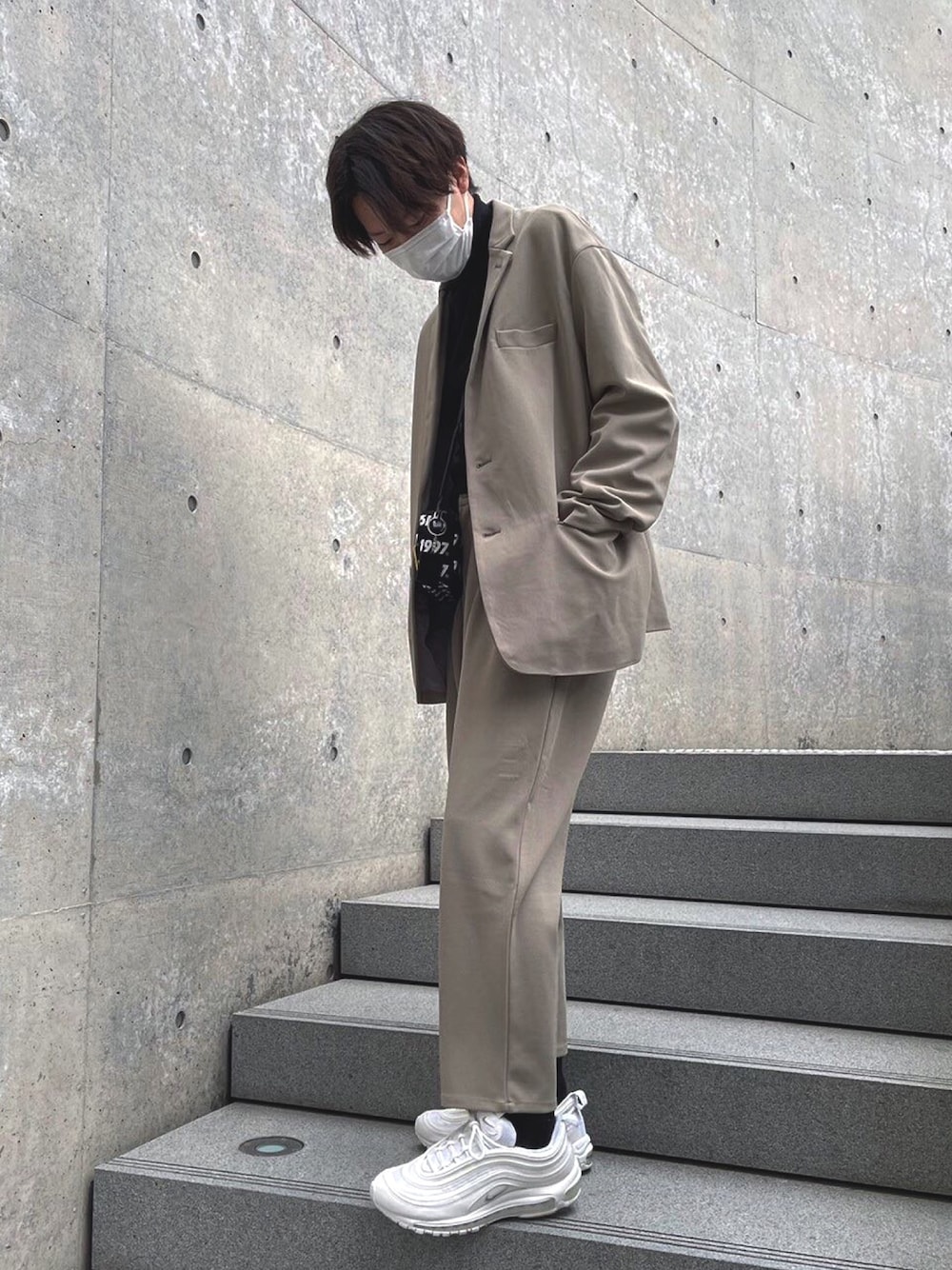 「今日のコーデ、シンプルコーデ、きれいめカジュアル、セットアップ、おしゃれさんと繋がりたい、冬コーデ、UNIQLO、ニット、大人コーデ、大人カジュアル」｜「EMMA CLOTHESの【セットアップ】梨地ルーズリラックス ドレープ ダブルテーラードジャケット/ワンタックフレアスラックスパンツ EMMA CLOTHES 2020-2021WINTER（セットアップ、ベージュ系）」を使った、Gakutoさん（メンズ・172cm）の冬コーディネートの1枚目の写真