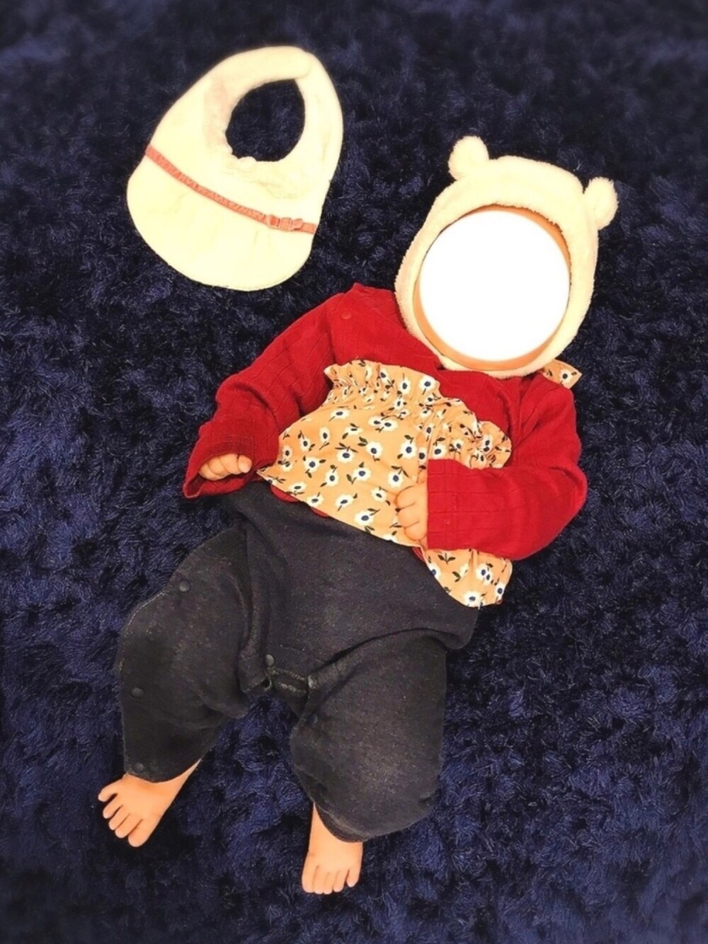 「babygap、apreslescours、putit mine、ベビーコーデ、あかちゃんコーデ、GAP、GAPbaby、くまさん」｜「apres les coursのベアトップ×裾スカラップカバーオール（ロンパース、レッド系）」を使った、ファルルさん（キッズ・80cm）の冬コーディネートの1枚目の写真