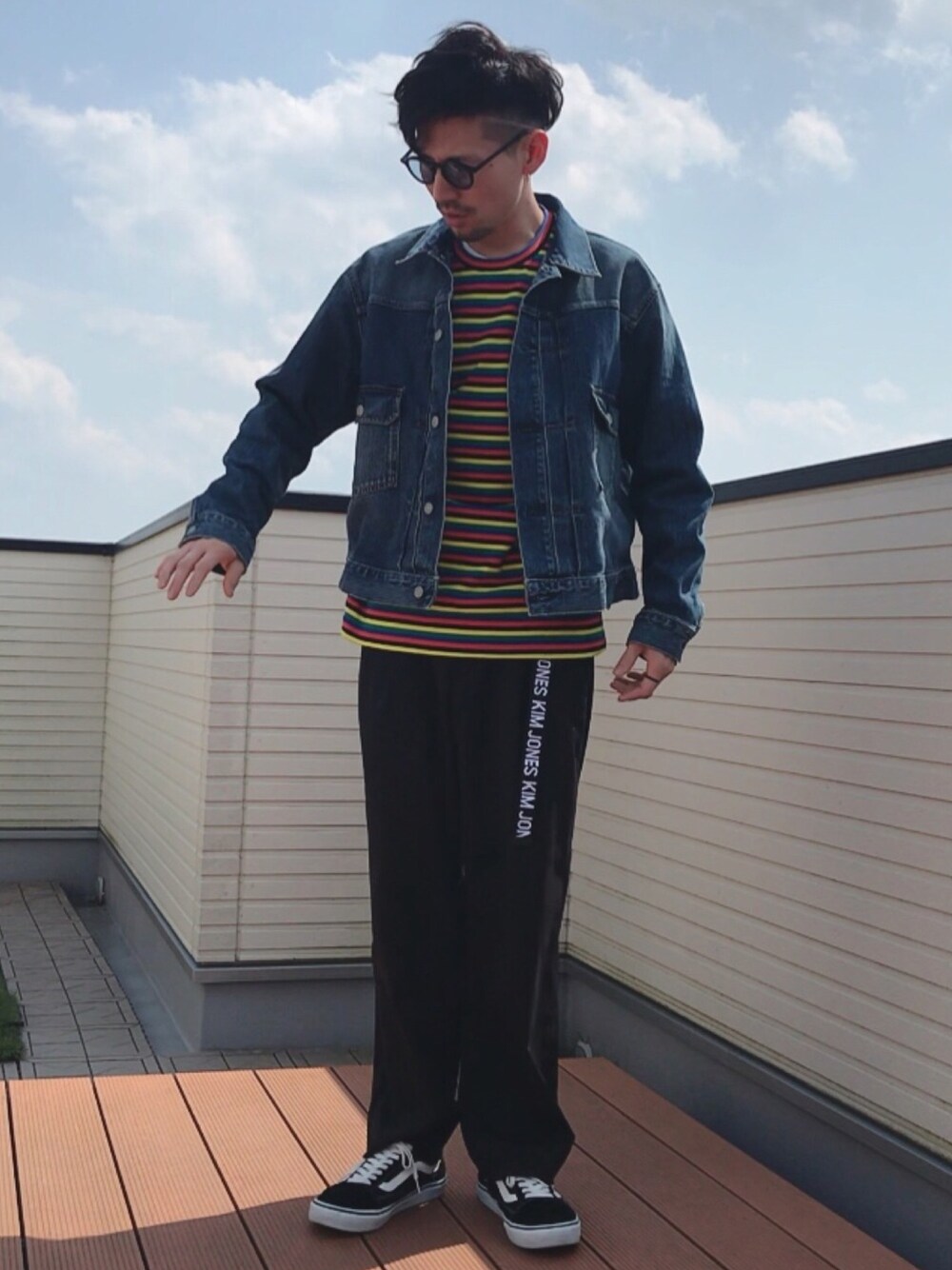「春コーデ、ストリート、マルチボーダー、Gジャン、GU、UNIQLO、JWANDERSON、ワイドパンツ、パパコーデ、いいね、save、フォローお願いします🤑」｜「HAREのボストンメガネ(HARE)（メガネ、ブルー系）」を使った、ファルルさん（メンズ・173cm）の春コーディネートの1枚目の写真