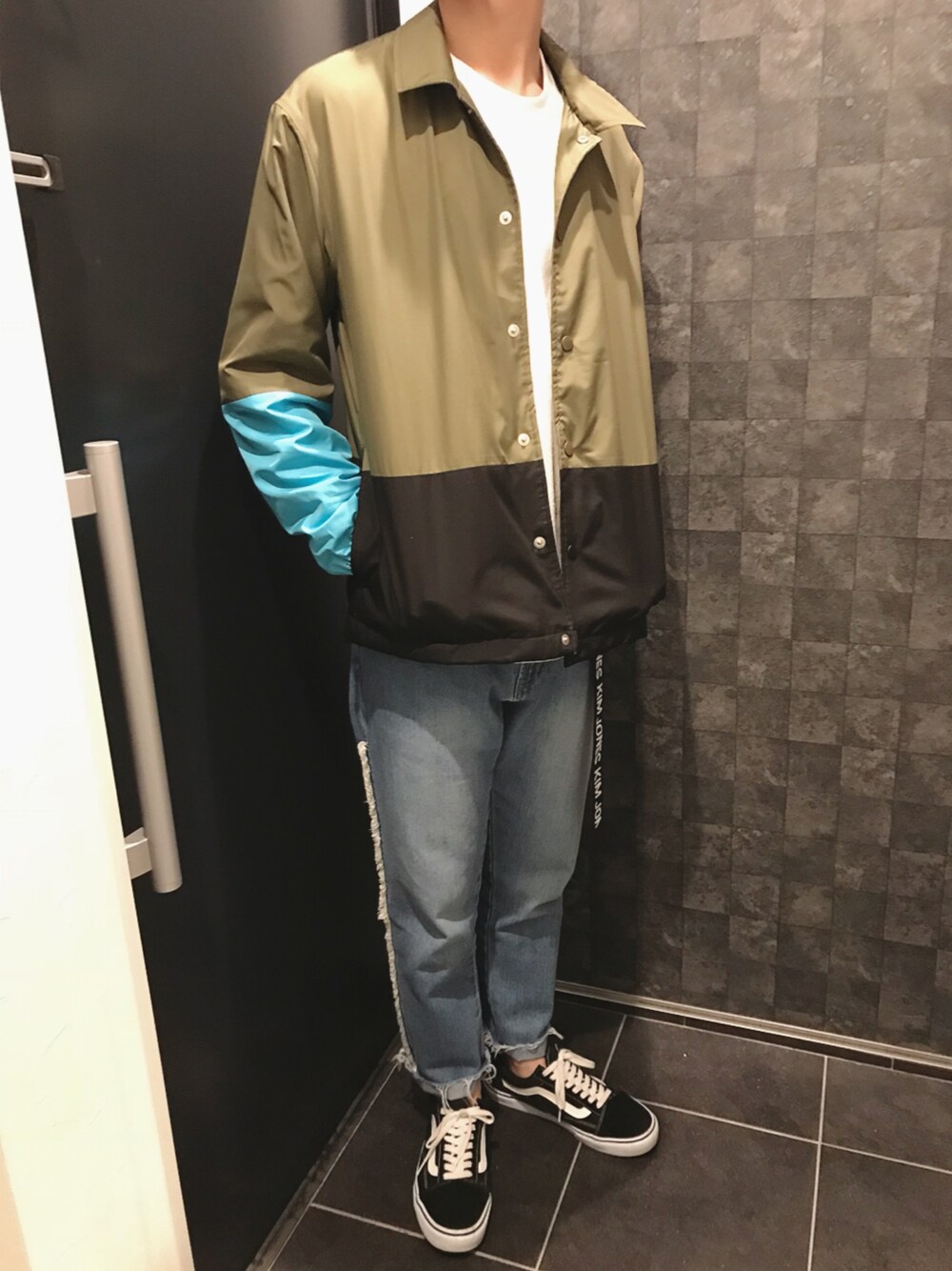 「春コーデ、コーチジャケット、デニムパンツ、オールドスクール、GU、kimjones、スニーカーコーデ、ストリート、ガチャベルト、いいね、save、フォローお願いします🤑」｜「RANANのワッフルロングＴ（Tシャツ/カットソー、ホワイト系）」を使った、ファルルさん（メンズ・173cm）の春コーディネートの1枚目の写真