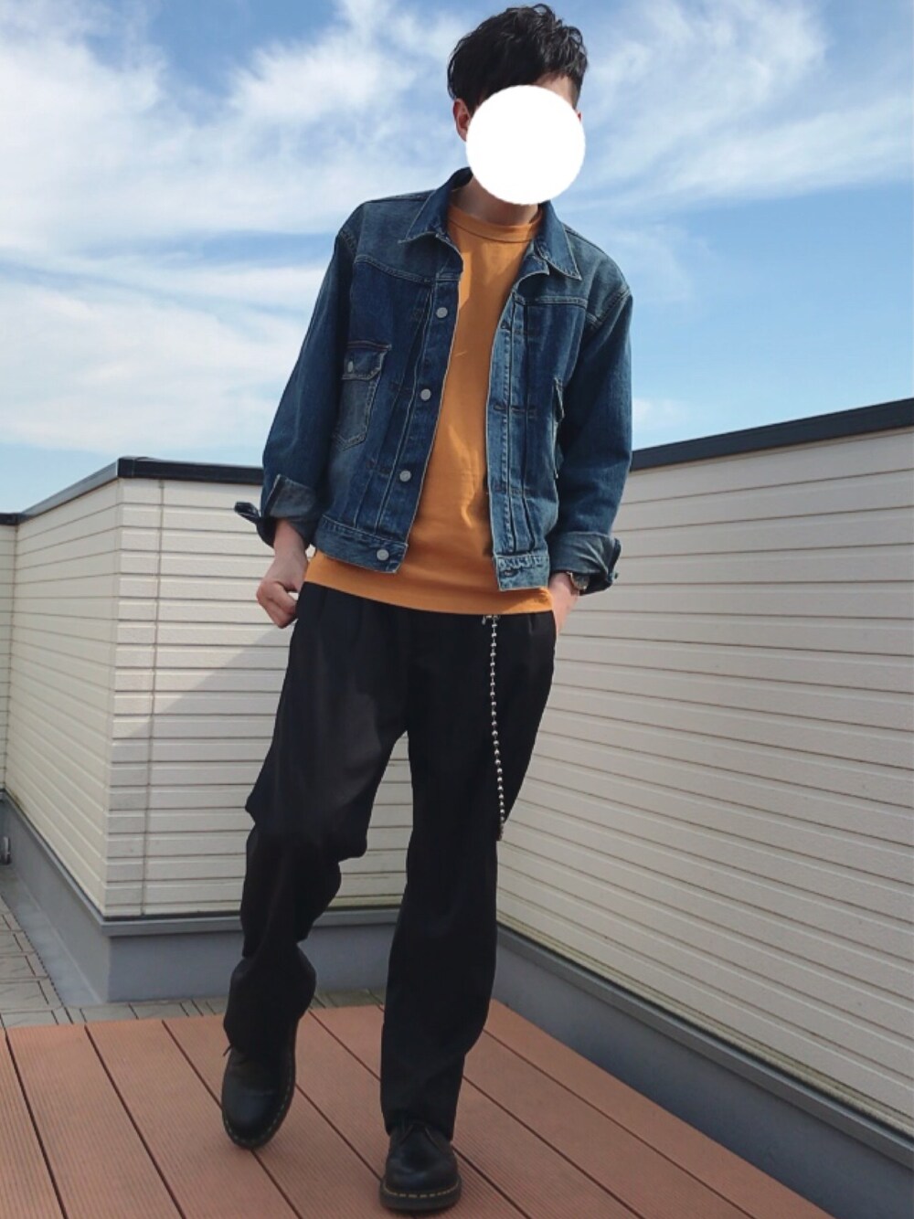 「春コーデ、Gジャン、イエロー、ビッグシルエット、ワイドパンツ、GU、LIDnM、ドクターマーチン、ウォレットチェーン、いいね、save、フォローお願いします🤑」｜「GUのアイテム（デニムジャケット、ブルー系）」を使った、ファルルさん（メンズ・173cm）の春コーディネートの1枚目の写真