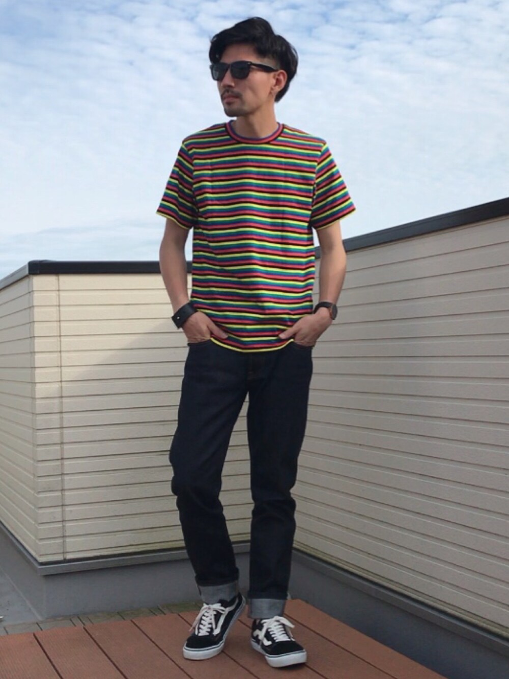 「UNIQLO、UNIQLO JW ANDERSON、JWANDERSON、Tシャツ、マルチボーダー、テーパードデニム、オールドスクール、サングラス、パパコーデ、いいね、save、フォローお願いします🤑」｜「RAGEBLUEのウェリントンサングラス/747431（サングラス、ブラック系）」を使った、ファルルさん（メンズ・173cm）の春コーディネートの1枚目の写真