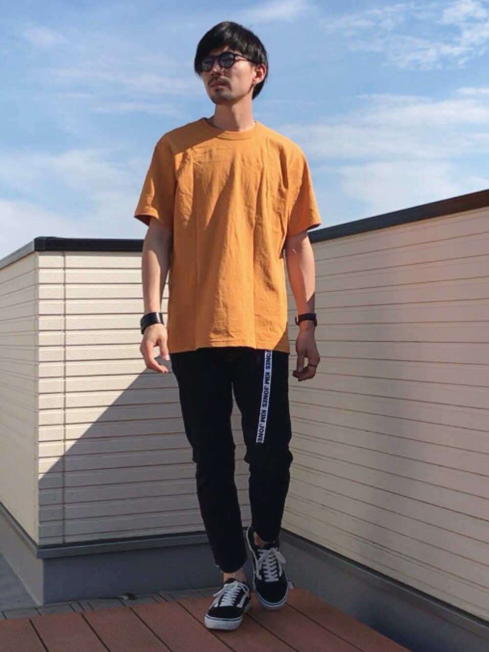 「UNIQLO U、イエロー、GU、Kim jones、スキニーデニム、アンクルパンツ、カットオフデニム、ビッグシルエット、オールドスクール、カラーサングラス」｜「UNIQLOのクルーネックT（半袖）（Tシャツ/カットソー、イエロー系）」を使った、ファルルさん（メンズ・173cm）の夏コーディネートの1枚目の写真