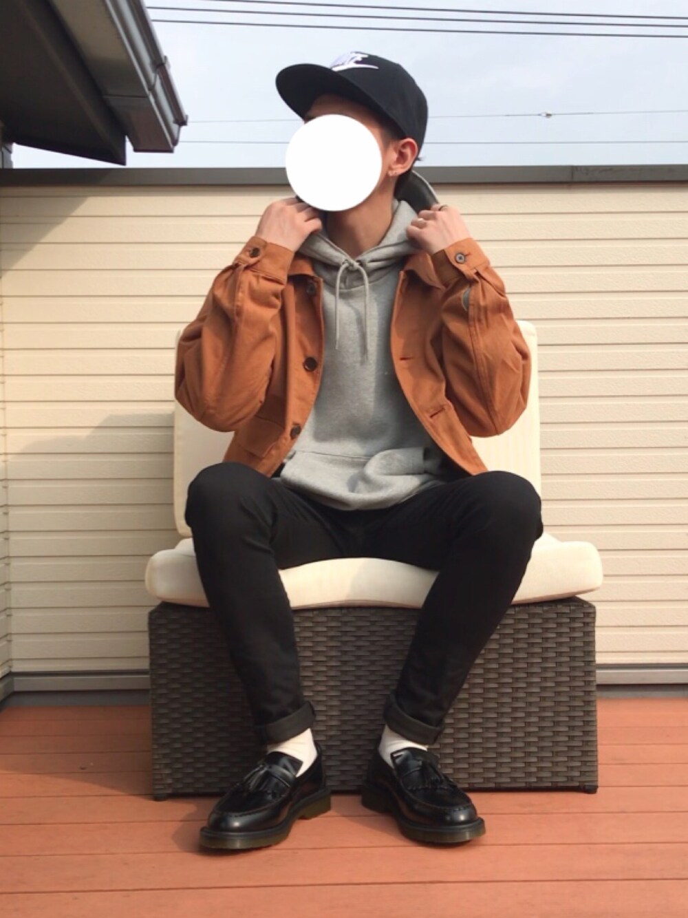 「ストリート、カバーオール、GU、パーカー、スキニー、黒スキニー、レザーシューズ、ローファー、プチプラ、いいね、save、フォローお願いします🤑」｜「NIKEのNIKE SNAPBACK FUTURE　584169-010（キャップ、ブラック系）」を使った、ファルルさん（メンズ・173cm）の冬コーディネートの1枚目の写真