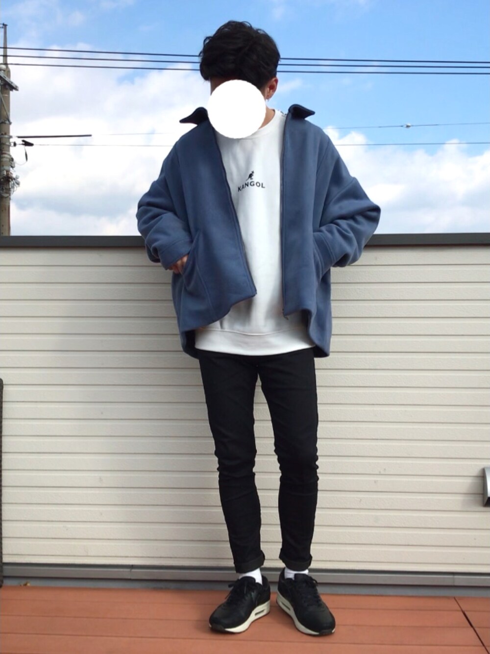 「コーチジャケット、KANGOL、スウェット、スキニーパンツ、黒スキニー、AIR MAX、ビッグシルエット、プチプラ、おしゃれさんと繋がりたい、いいね、save、フォローお願いします🤑」｜「WHO'S WHO galleryのメルトンZIPコーチジャケット MENS（ブルゾン、ブルー系）」を使った、ファルルさん（メンズ・173cm）の冬コーディネートの1枚目の写真