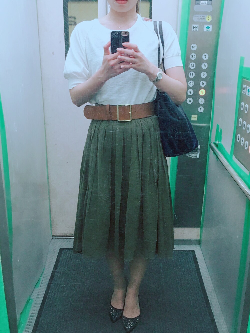 「通勤コーデ」｜「no brandのアイテム（スカート、グリーン系）」を使った、きんめさん（レディース・163cm）の夏コーディネートの1枚目の写真