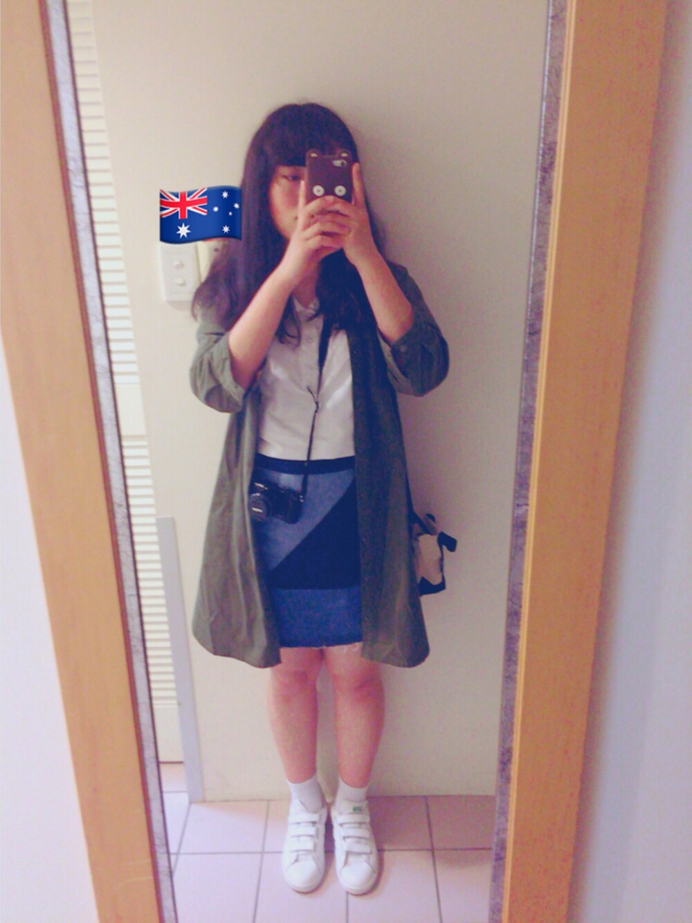 「outfit、summer、denim、casual、sneakers、adidas originals、スタンスミス、ベルクロ、ポロシャツ、パッチワークデニム」｜「adidas Originalsのadidas ADI POLO PIQUE ピケ素材 ポロシャツ（ポロシャツ、ホワイト系）」を使った、佳澄さん（レディース・161cm）の春コーディネートの1枚目の写真