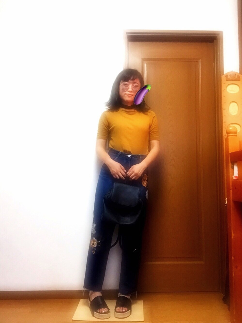 「summer、denim、厚底サンダル、刺繍、刺繍デニム、切りっぱなしデニム」｜「Heatherのカラーレンズメガネ　727833（メガネ、グレー系）」を使った、佳澄さん（レディース・161cm）の夏コーディネートの1枚目の写真