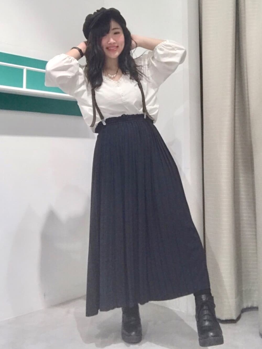 「春コーデ、オトナカジュアル、ゆるコーデ、ootd、オトナ女子、はるコーデ、earth music&ecology、アースミュージック＆エコロジー、低身長」｜「earth music&ecologyの・すきな丈プリーツスカート(ミモレ) ●（スカート、ブルー系）」を使った、🌼すず🌼さん（レディース・152cm）の春コーディネートの1枚目の写真