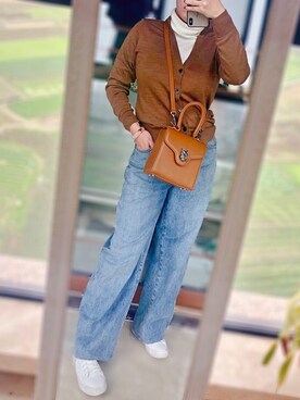 「UNIQLO（ユニクロ）のハイライズワイドストレートジーンズ（デニムパンツ）」を使った、一知静静さん（レディース・159cm）の冬コーディネート