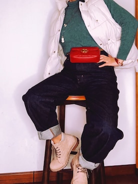 「UNIQLO（ユニクロ）のハイライズワイドストレートジーンズ（デニムパンツ）」を使った、一知静静さん（レディース・159cm）の冬コーディネート