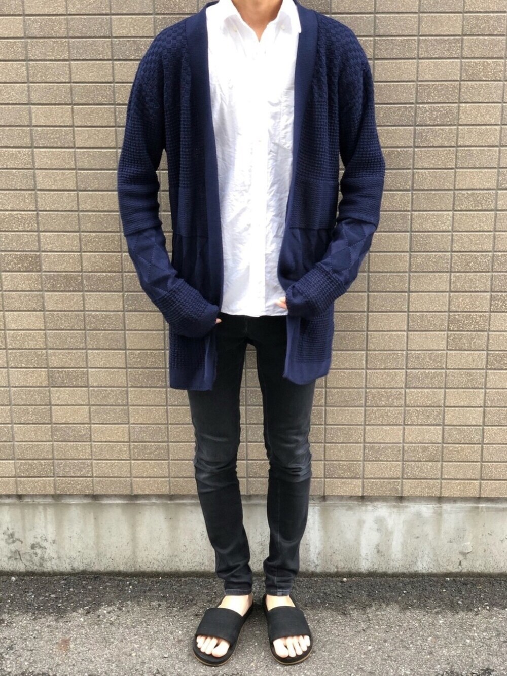 「シンプルコーデ、ラフ、ラフスタイル、カジュアル、カジュアルコーデ、きれいめカジュアル、おしゃれさんと繋がりたい」｜「GUのアイテム（シャツ/ブラウス、ホワイト系）」を使った、にしゅーさん（メンズ・176cm）の春コーディネートの1枚目の写真