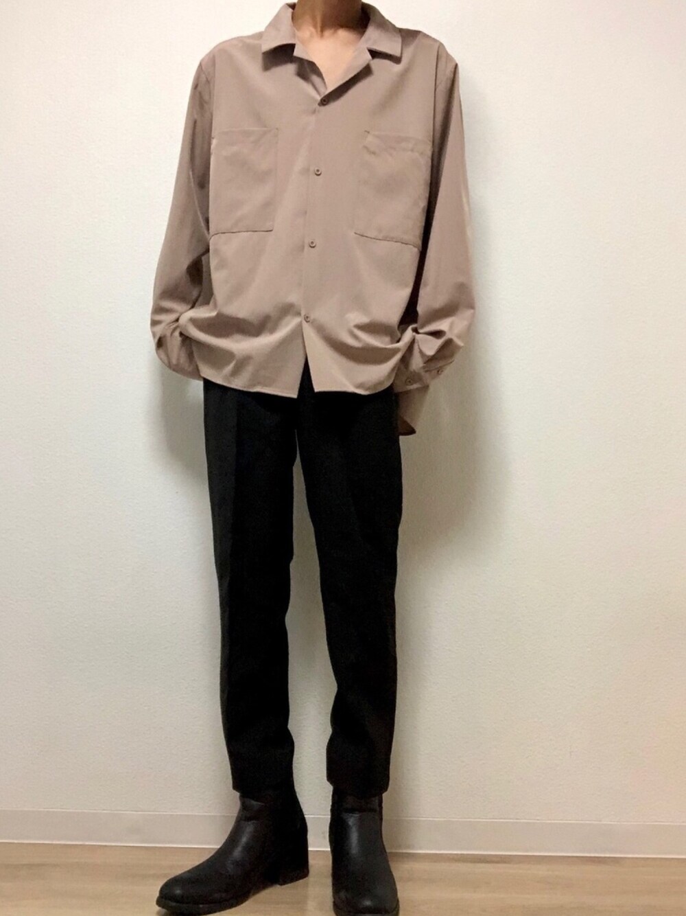 「シンプル、きれいめカジュアル、秋服、キレイめ、ラフ、スラックス、シンプルコーデ、おしゃれさんと繋がりたい」｜「kutirの【ビッグシルエット】オープンカラーシャツ（シャツ/ブラウス、ベージュ系）」を使った、にしゅーさん（メンズ・176cm）の秋コーディネートの1枚目の写真