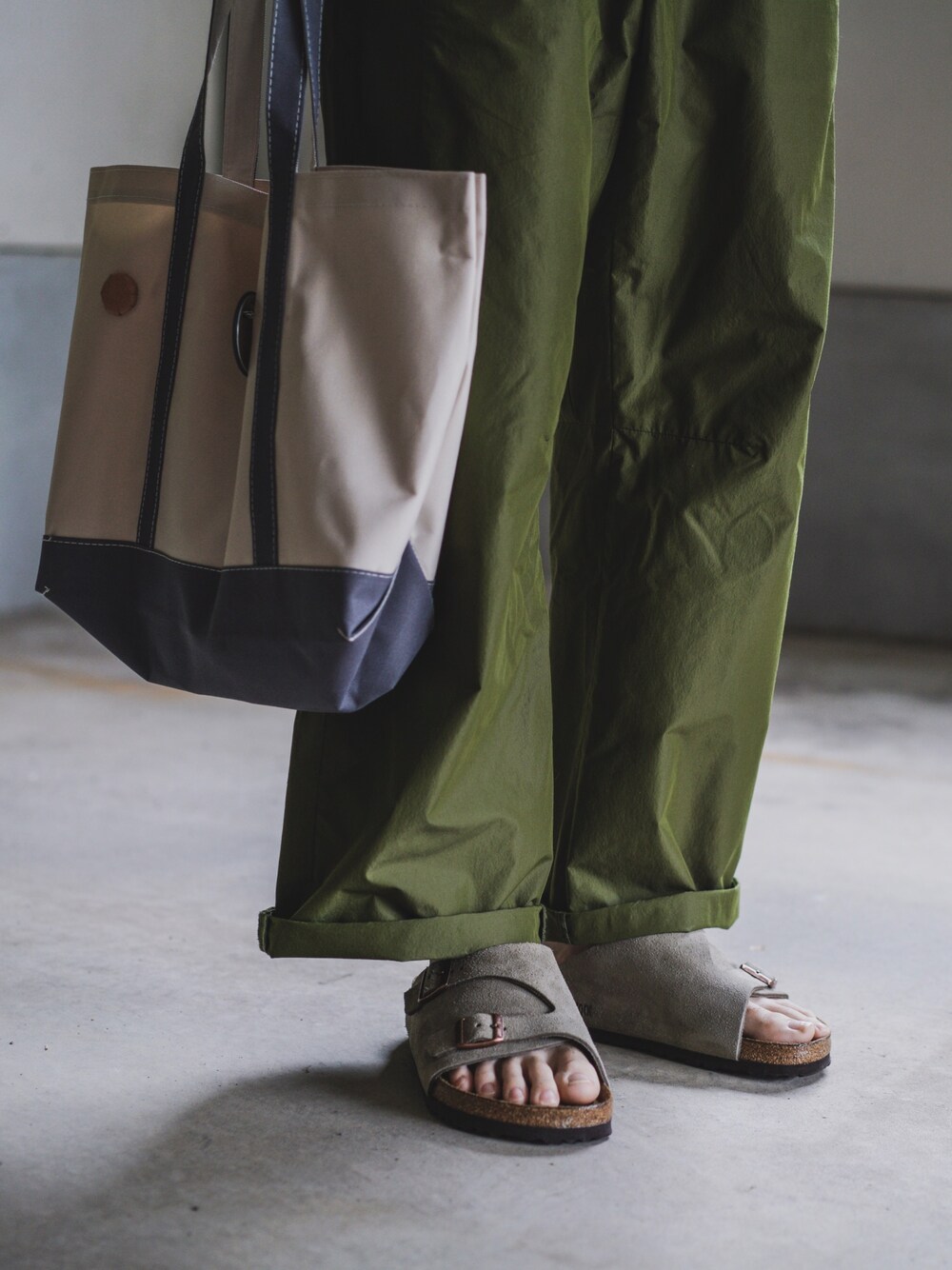 「PR、夏、シンプルコーデ、birkenstock、METALLICSTONES、2018ss」｜「WISLOMのアイテム（その他パンツ、グリーン系）」を使った、Qさん（メンズ・178cm）の夏コーディネートの1枚目の写真