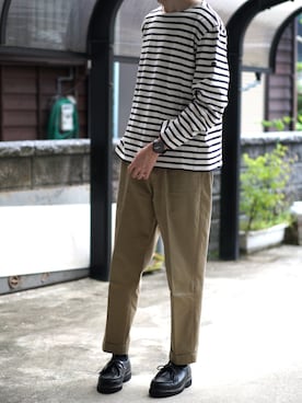 「SCYE BASICS（サイベーシックス）のアイテム（チノパンツ）」を使った、Qさん（メンズ・178cm）の秋コーディネート