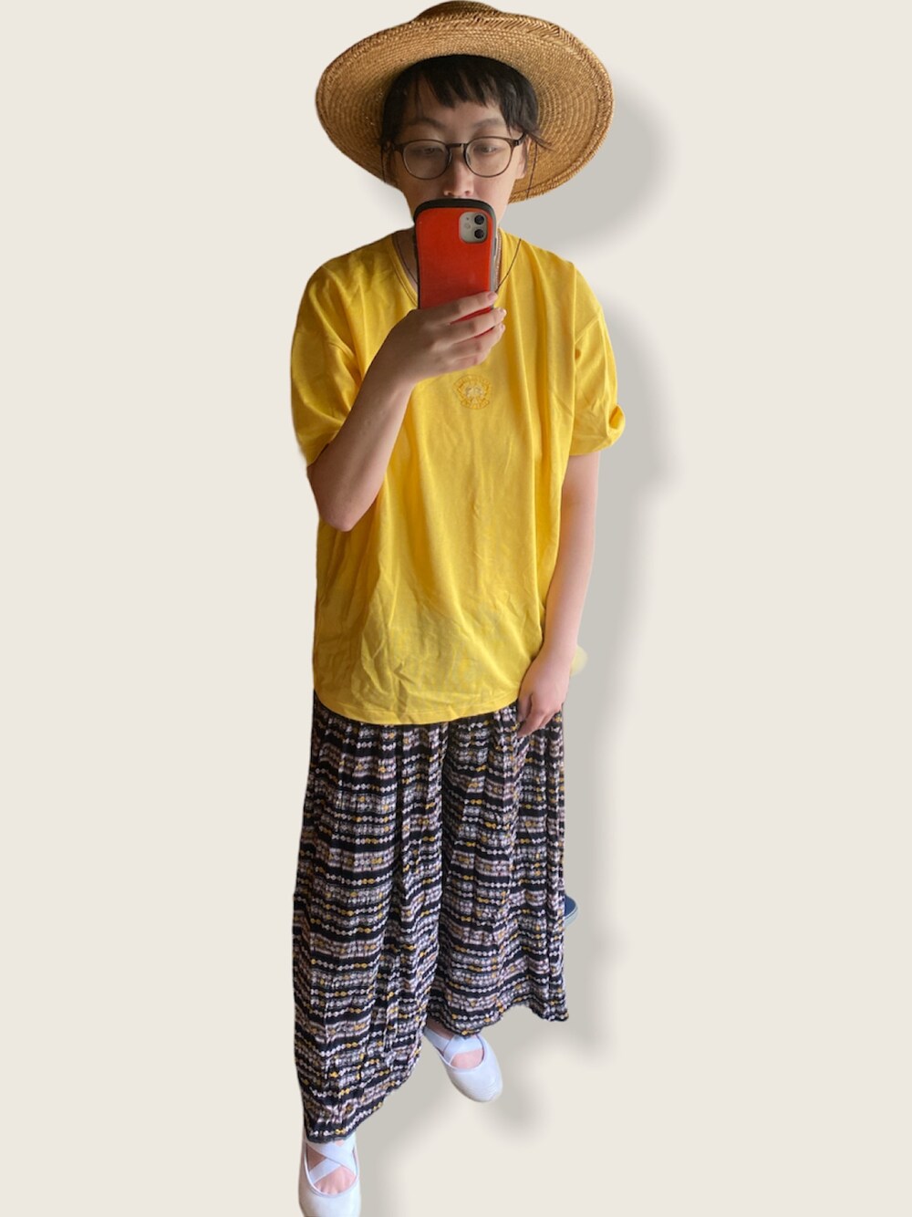 「アジアン、プチプラ、破格コーデ、夏コーデ、おしゃれさんと繋がりたい、古着女子、ゆるコーデ、麦わら帽子、アジアンテイスト」｜「古着のアイテム（Tシャツ/カットソー、イエロー系）」を使った、beeeeko0119さん（レディース・162cm）の夏コーディネートの1枚目の写真