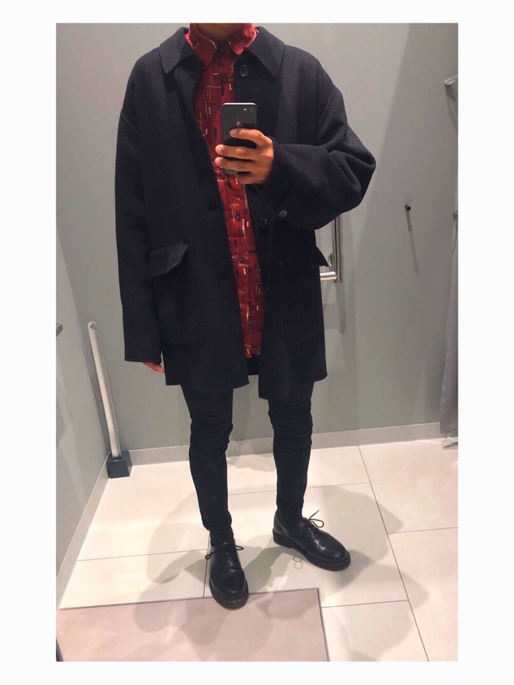 「Dr. Martensのアイテム（その他シューズ、ブラック系）」を使った、にっぷさん（メンズ・174cm）の春コーディネートの1枚目の写真