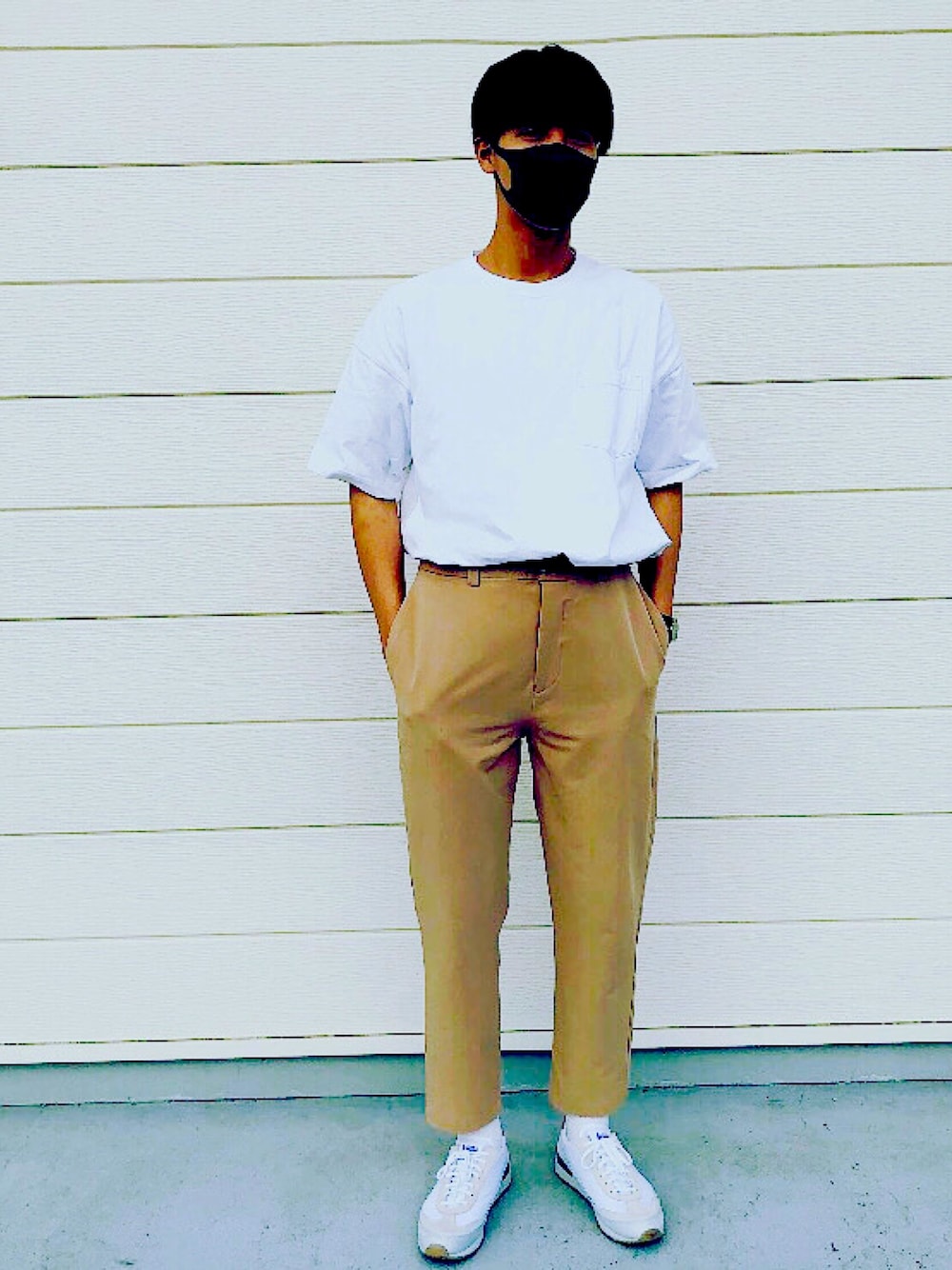 「URBAN RESEARCHのアイテム（チノパンツ、ベージュ系）」を使った、にっぷさん（メンズ・176cm）の夏コーディネートの1枚目の写真