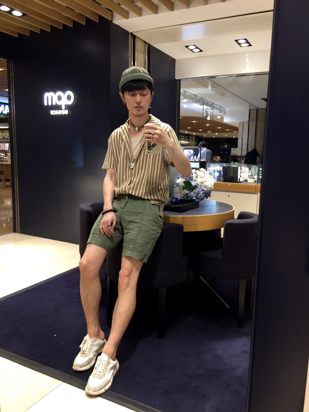 「条纹、男生穿搭、绿色、日常、夏、apm monaco、街头搭配、休闲、基础款」｜「ZARA MANのアイテム（シャツ/ブラウス、ベージュ系）」を使った、犀牛さん（メンズ・175cm）の夏コーディネートの1枚目の写真