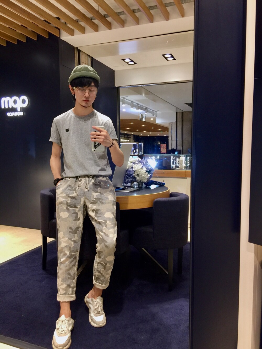 「ootd、夏、休闲、日系极简、迷彩、男の子、基础款」｜「TRENDIANOのアイテム（Tシャツ/カットソー、グレー系）」を使った、犀牛さん（メンズ・175cm）の夏コーディネートの1枚目の写真