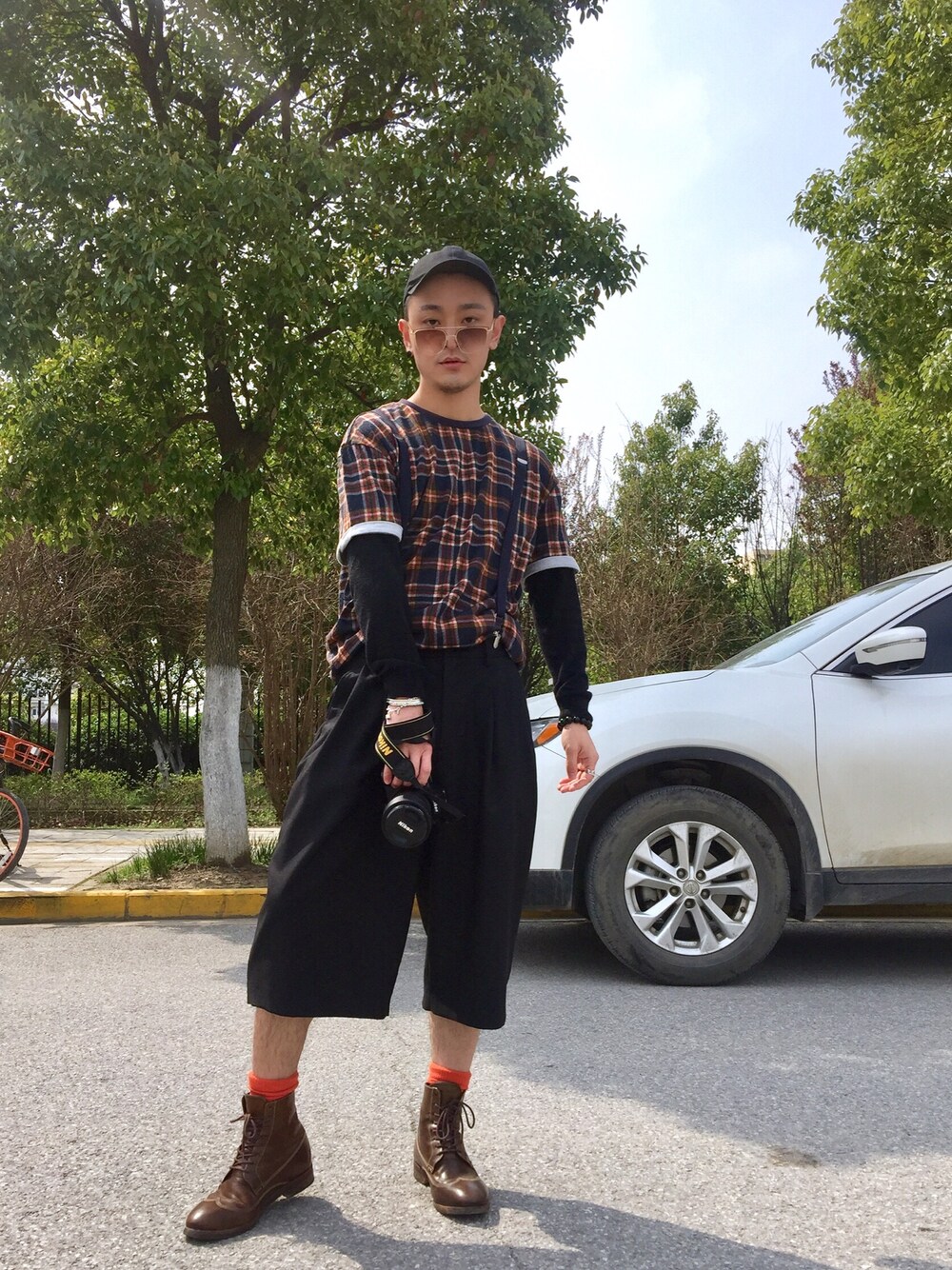 「ootd、街头搭配、休闲、日系极简、男友风、ZARA、男の子、black」｜「FOREVER 21のアイテム（Tシャツ/カットソー、ブラウン系）」を使った、犀牛さん（メンズ・175cm）の夏コーディネートの1枚目の写真