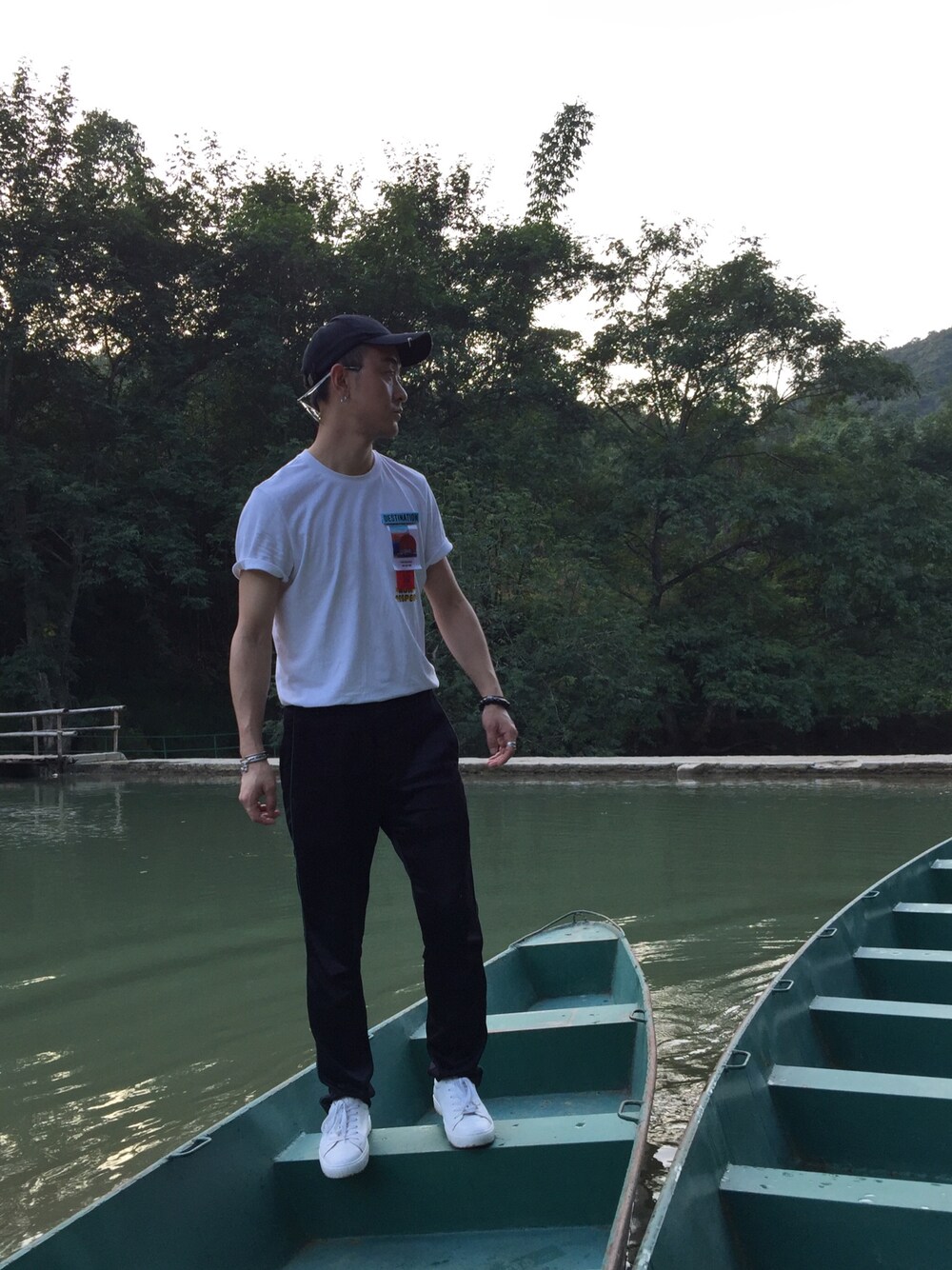 「ootd、夏、球鞋、休闲、日系极简、白T、黑白搭配、ZARA、男の子」｜「TRENDIANOのアイテム（Tシャツ/カットソー、ホワイト系）」を使った、犀牛さん（メンズ・175cm）の夏コーディネートの1枚目の写真