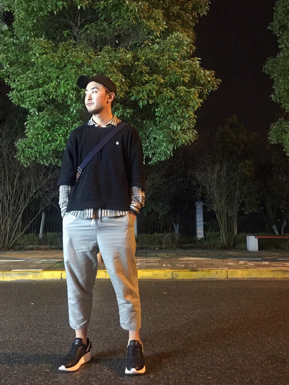 「ootd、街头搭配、球鞋、休闲、日系极简、运动搭配、黑白搭配」｜「TRENDIANOのアイテム（Tシャツ/カットソー、ブラック系）」を使った、犀牛さん（メンズ・175cm）の夏コーディネートの1枚目の写真