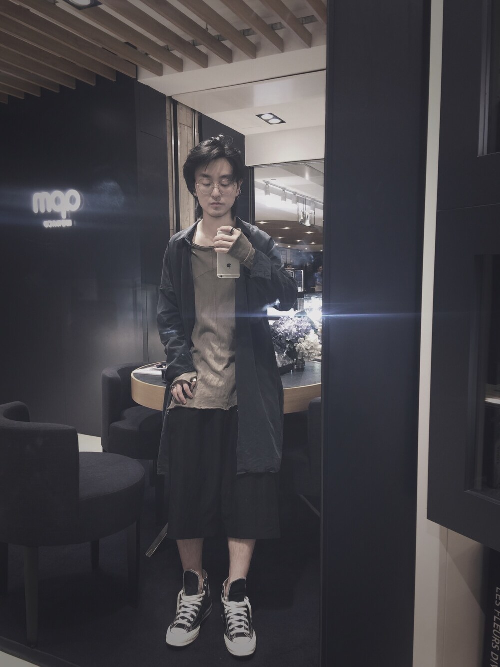 「ootd、休闲、日系极简、converse、男の子、ZARA」｜「ZARA MANのアイテム（Tシャツ/カットソー、ベージュ系）」を使った、犀牛さん（メンズ・176cm）の秋コーディネートの1枚目の写真