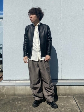 「ラフコーデ」｜「アイテム（ライダースジャケット）」を使った、伊藤弘泰さん（メンズ・168cm）の春コーディネート